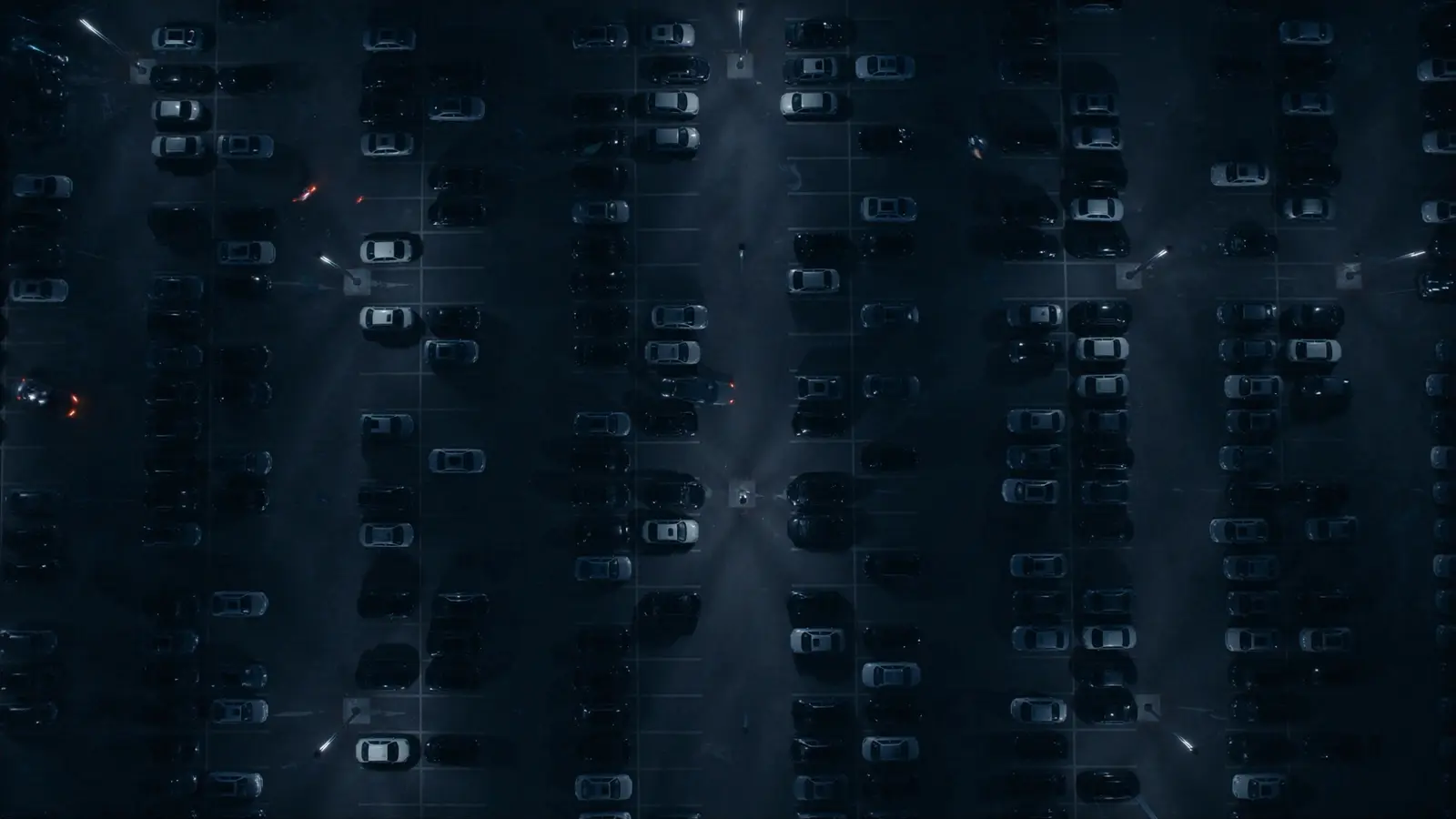 Vista cenital de un estacionamiento de noche